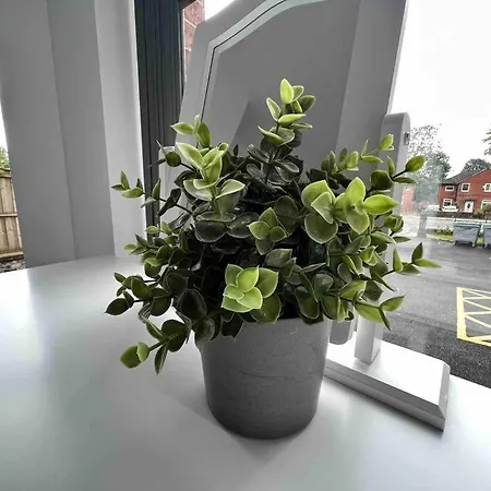 Ferienwohnung Free Parking - Cosy 2-Br Flat Near Salford Royal Manchester Exterior foto