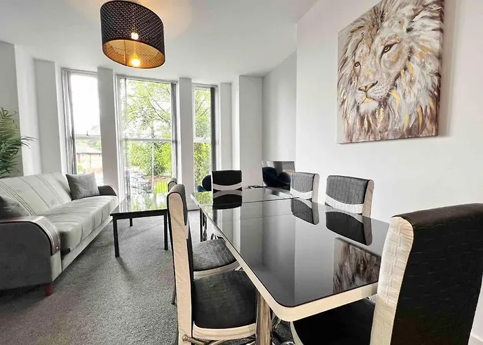 Free Parking - Cosy 2-Br Flat Near Salford Royal
