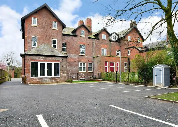 Free Parking - Cosy 2-Br Flat Near Salford Royal