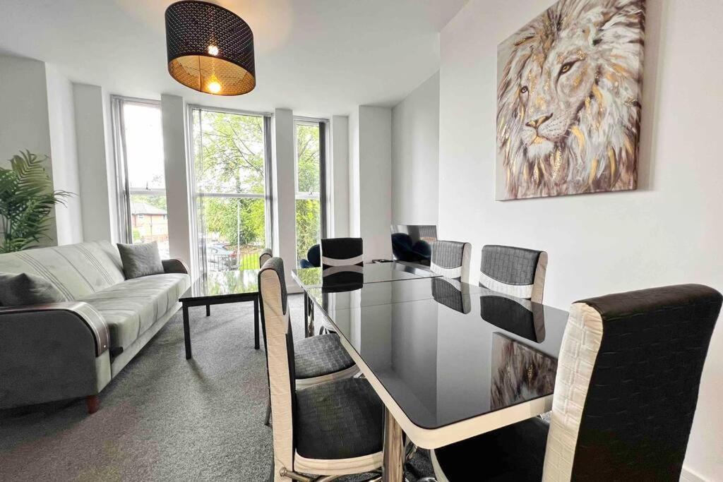 Free Parking - Cosy 2-br Flat Near Salford Royal Apartamento *