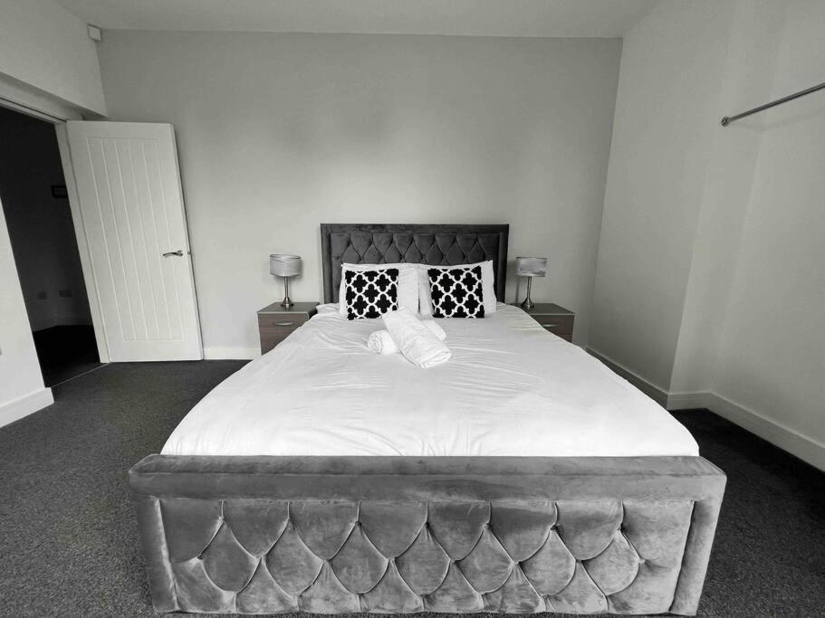 Free Parking - Cosy 2-br Flat Near Salford Royal Apartamento