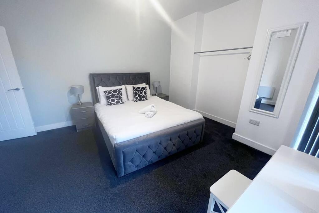 Free Parking - Cosy 2-br Flat Near Salford Royal *