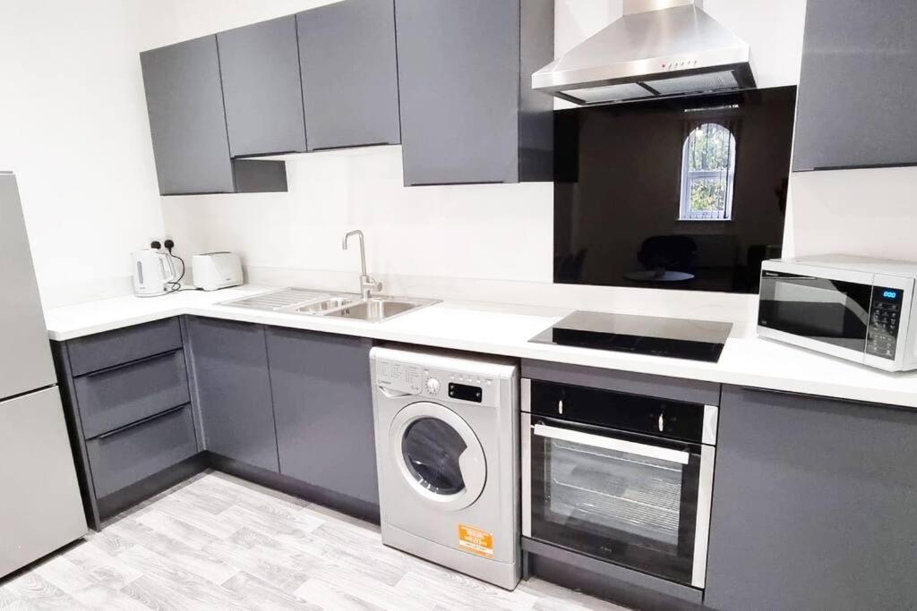 Free Parking - Cosy 2-br Flat Near Salford Royal Apartamento