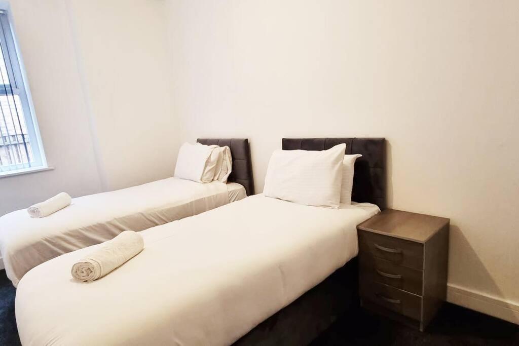 Free Parking - Cosy 2-br Flat Near Salford Royal Manchester