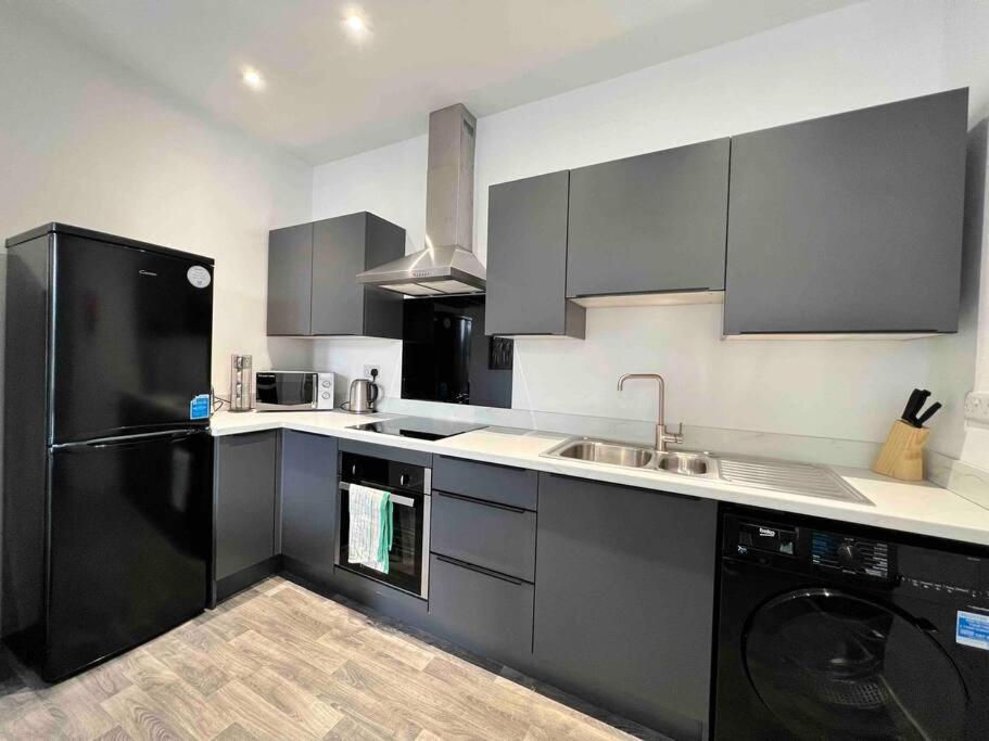 Free Parking - Cosy 2-br Flat Near Salford Royal